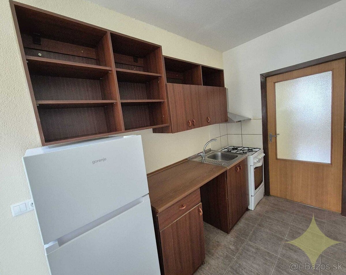 PRENAJATÉ. 2 izbový byt, Bánovce nad Bebravou.